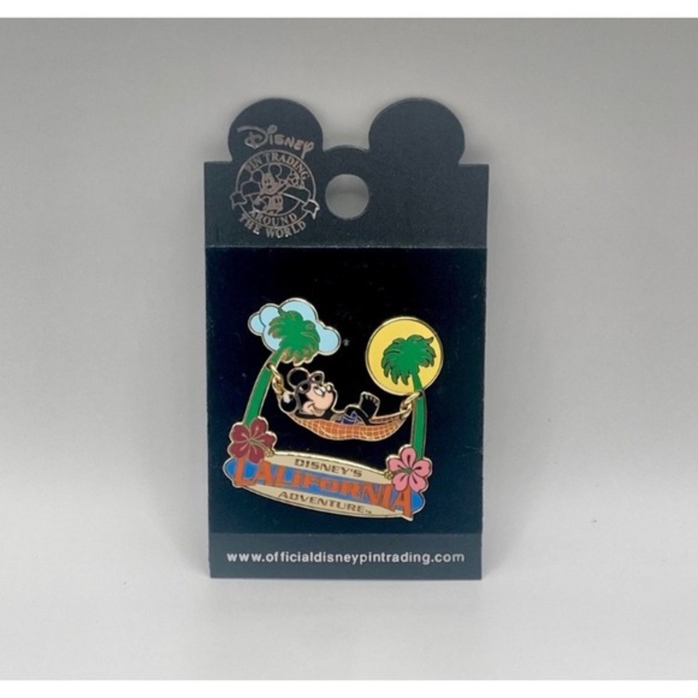 RARE Disney California Adventure Mickey Mouse Hammock Dangle 2002 Trading Pin‎